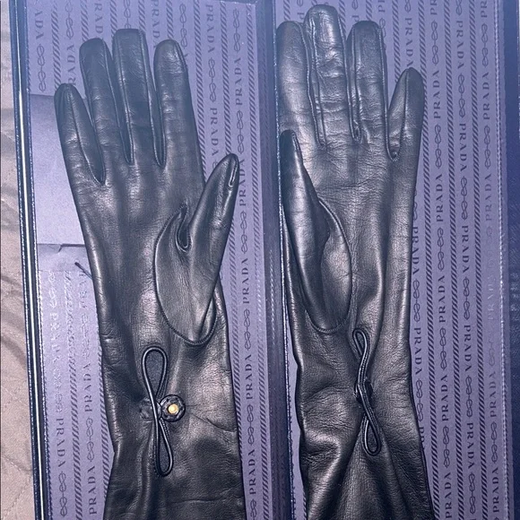 Prada Black Leather Gloves - Picture 5 of 10